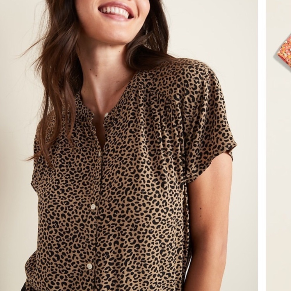 Old Navy Leopard Print Button-Up Top - Picture 13 of 13